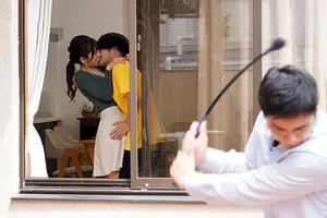 Ba mẹ đi vắng, anh trai ở nhà gạ làm tình với cô em gái